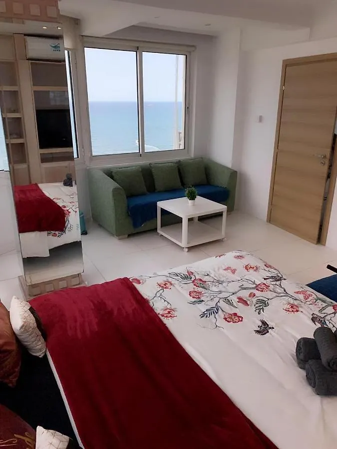 Larnaca Seaview Rooms 0*,